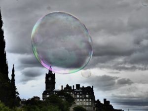 Seifenblase über Edinburgh
