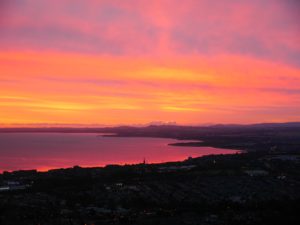 Sonnenaufgang von Edinburgh aus